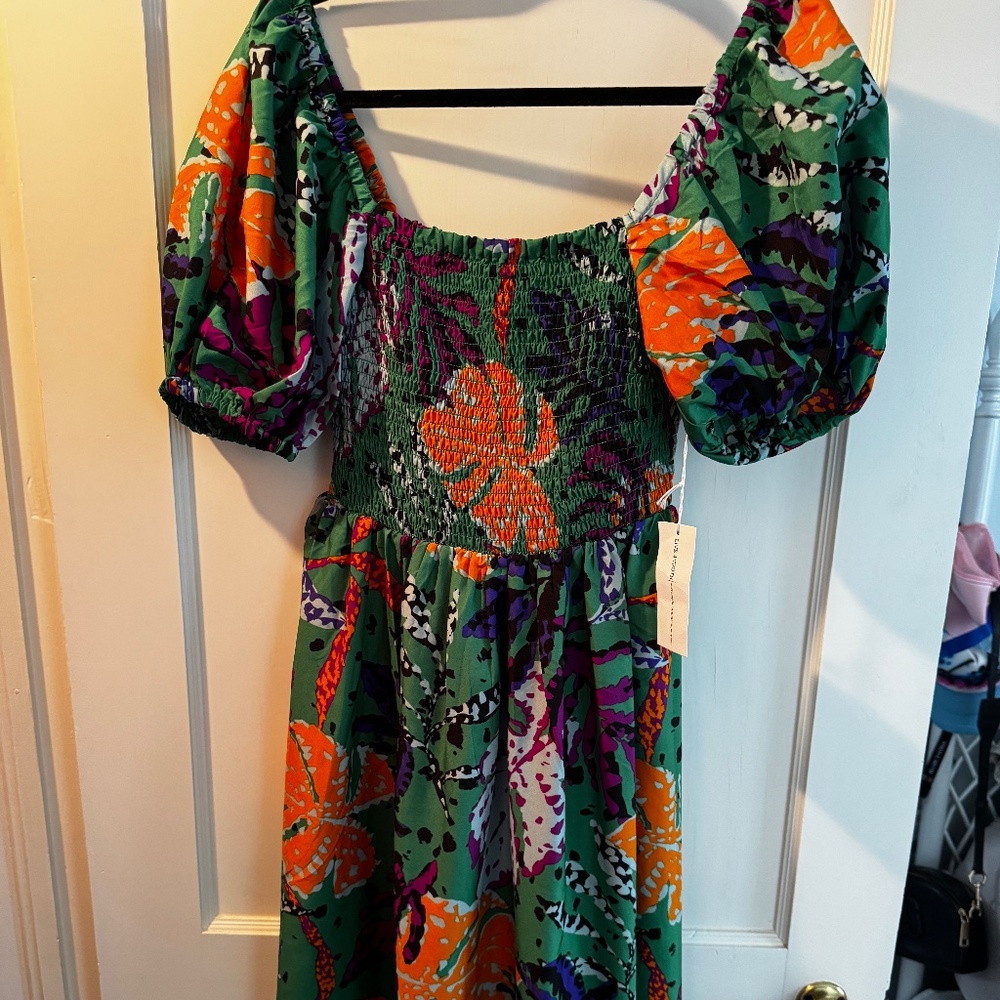 NWT Cute puff sleeve tropical long dress, size M